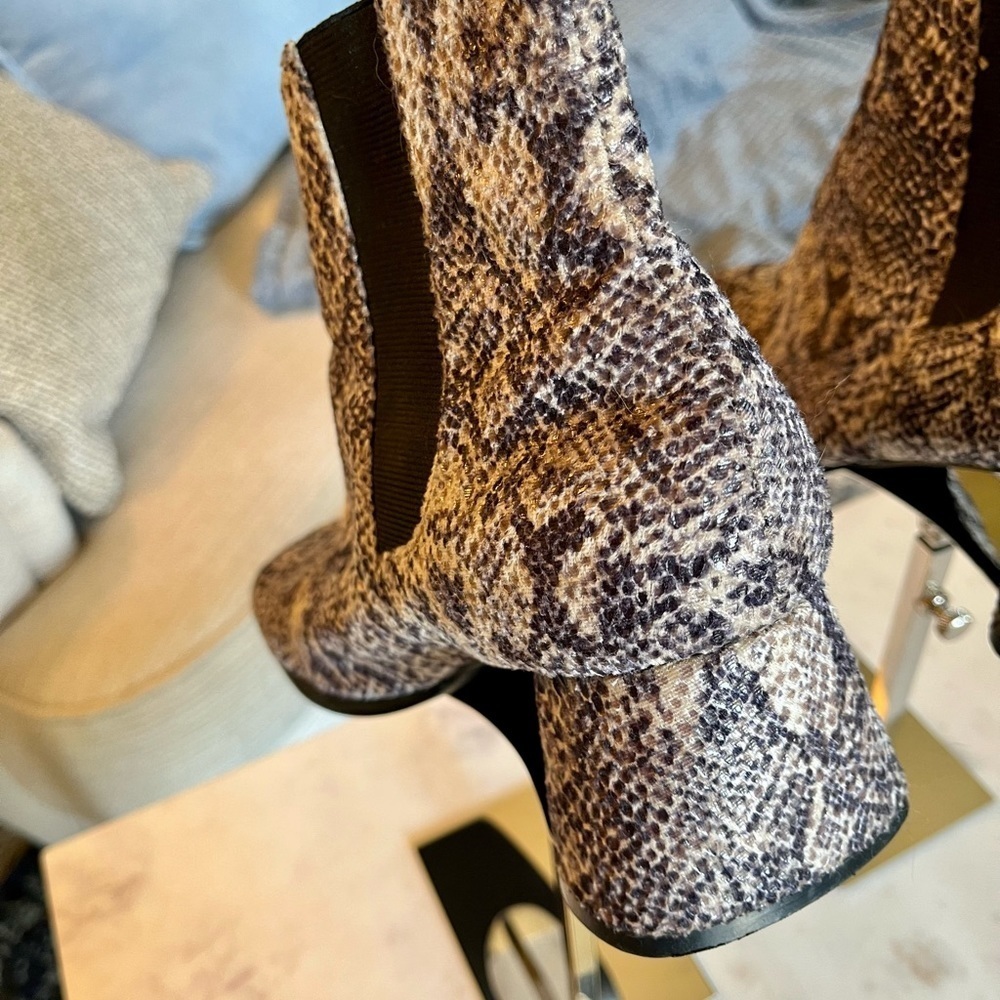 CHINESE LAUNDRY Faux Snakeskin Ankle Boots Women's Size 9 - Picture 13 of 14